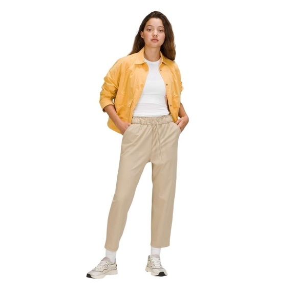 Lululemon Stretch High Rise Crop Pants 23" Sz 8 Trench Tan - Picture 1 of 15